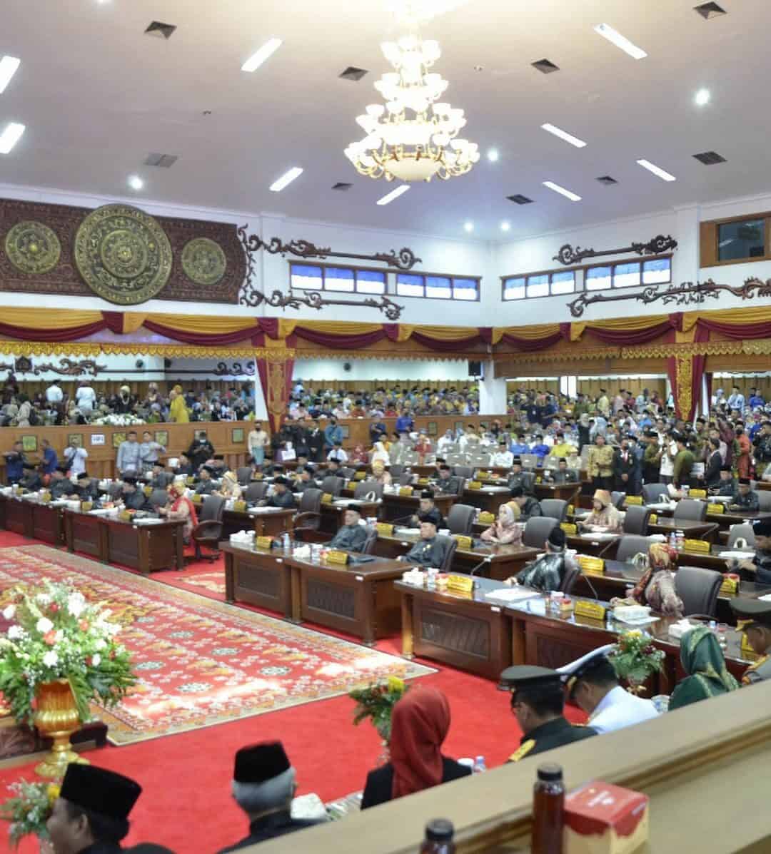 Kepala BNN Provinsi Jambi bersama Ibu Ketua DWP BNN Provinsi Jambi menghadiri Rapat Paripurna DPRD Provinsi Jambi Dalam Rangka Dirgahayu Jambi ke – 66