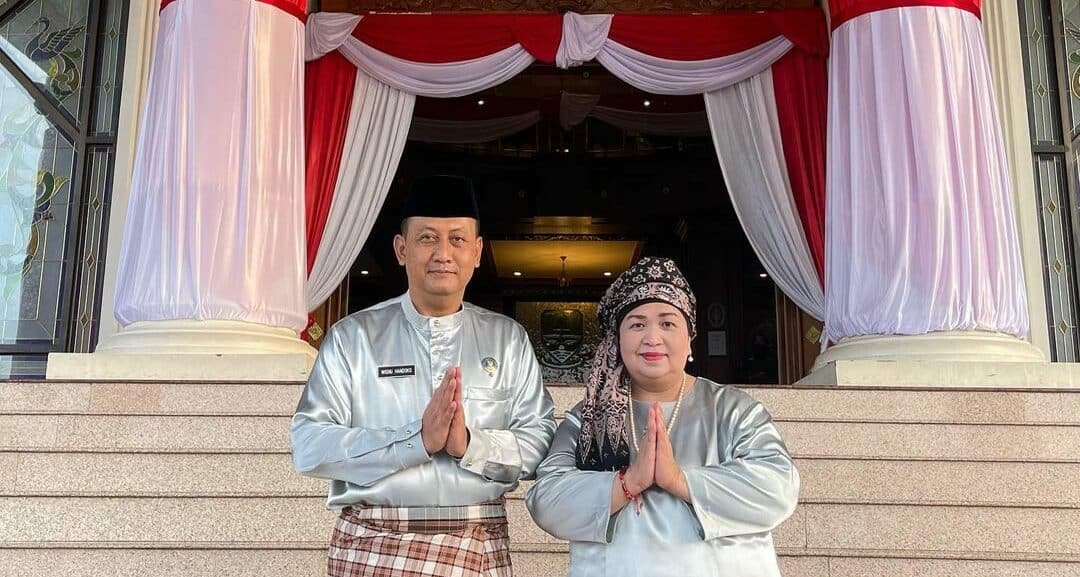 Kepala BNN Provinsi Jambi bersama Ibu Ketua DWP BNN Provinsi Jambi menghadiri Upacara Dirgahayu Jambi ke – 66