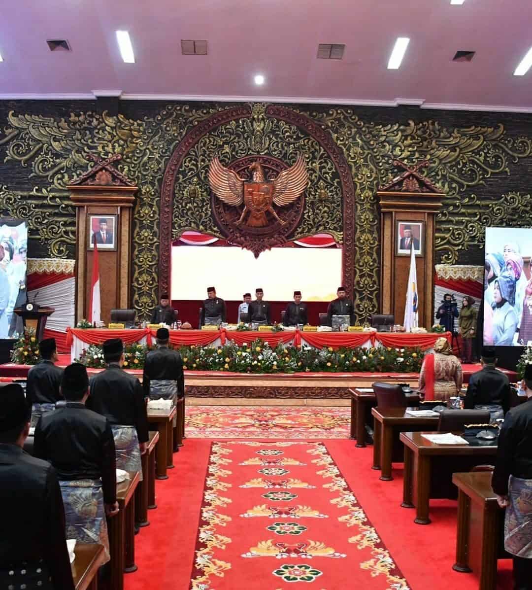Kepala BNN Provinsi Jambi bersama Ibu Ketua DWP BNN Provinsi Jambi menghadiri Rapat Paripurna DPRD Provinsi Jambi Dalam Rangka Dirgahayu Jambi ke – 66