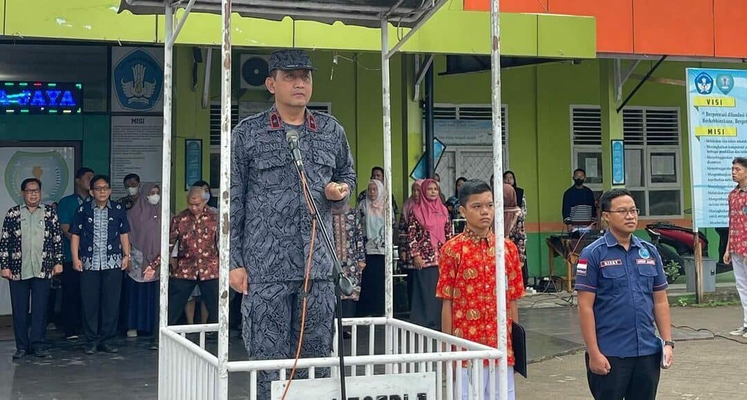 Kepala BNN Provinsi Jambi Melaksanakan Deklarasi Launching Sekolah Bersinar dan Gema Anti Narkotika di SMA N 5 Kota Jambi