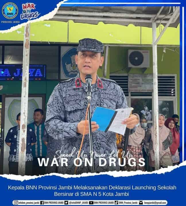 Kepala BNN Provinsi Jambi Melaksanakan Deklarasi Launching Sekolah Bersinar di SMA N 5 Kota Jambi