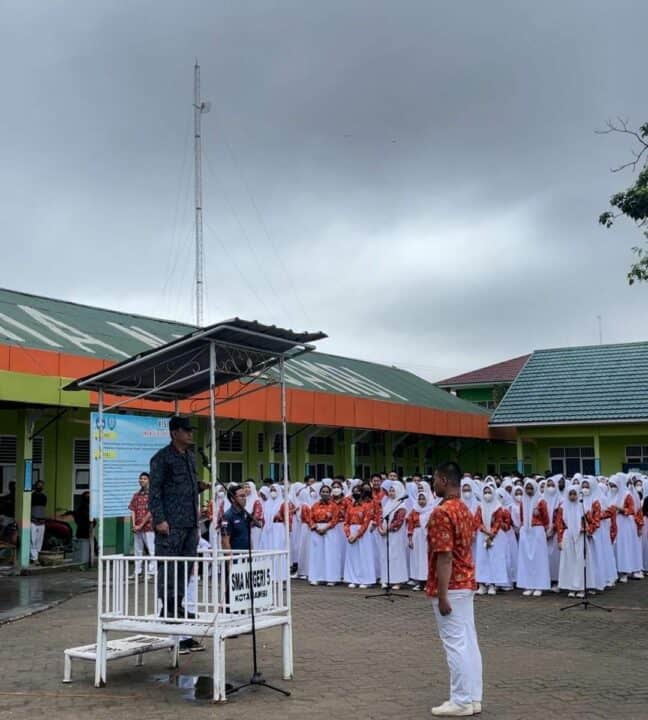Kepala BNN Provinsi Jambi Melaksanakan Deklarasi Launching Sekolah Bersinar di SMA N 5 Kota Jambi
