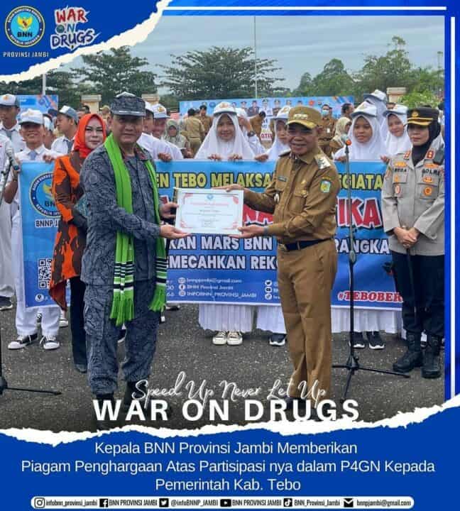 Kepala BNN Provinsi Jambi melaksanakan Deklarasi Perang Melawan Narkoba (War On Drugs) di Kabupaten Tebo dan Gelorakan “Gema Anti Narkotika” Mewujudkan Kabupaten Tebo Bersinar (Bersih dari Narkoba)