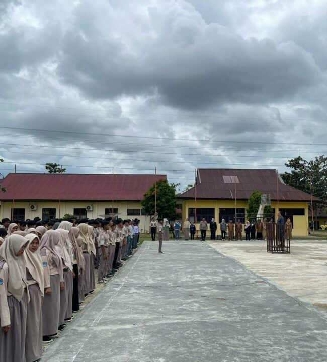 Kepala BNN Provinsi Jambi Gelorakan “Gema Anti Narkotika” bersama 712 Siswa/Siswi SMK N 1 Tebo dan Jadikan SMKN 1 Tebo sebagai Role Model SMK BERNAS Se-provinsi Jambi