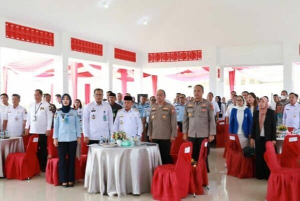 Sinergitas BNN Provinsi Jambi bersama KanwilKumham Provinsi Jambi dalam rangka Deklarasi Anti Narkoba dan Lapas Bersinar Deklarasi Perang Melawan Narkoba (War On Drugs) di Lapas Perempuan Kelas IIB Jambi menuju Lapas Bersinar (Bersih Narkoba).