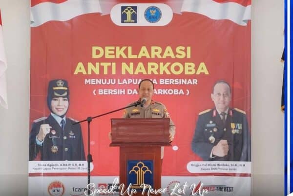 Sinergitas BNN Provinsi Jambi bersama KanwilKumham Provinsi Jambi dalam rangka Deklarasi Anti Narkoba dan Lapas Bersinar Deklarasi Perang Melawan Narkoba (War On Drugs) di Lapas Perempuan Kelas IIB Jambi menuju Lapas Bersinar (Bersih Narkoba).