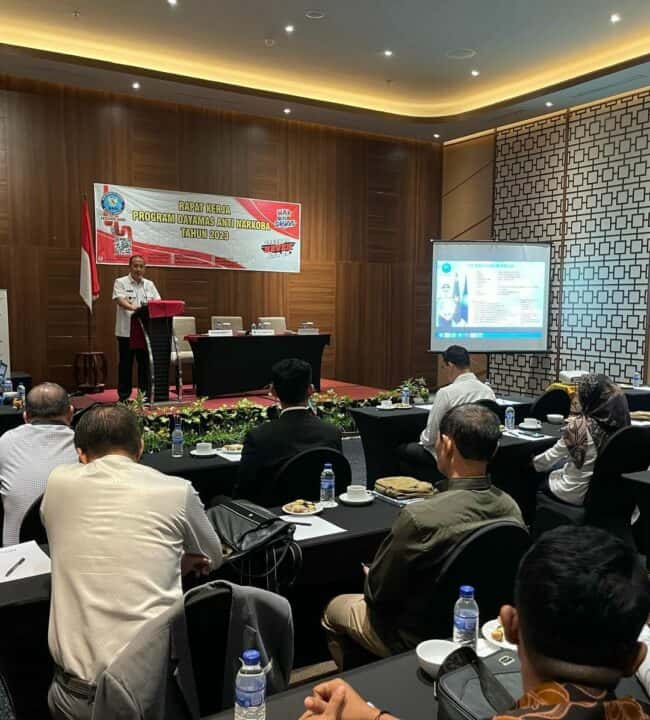 Kepala BNN Provinsi Jambi Brigjen Pol. Wisnu Handoko, S.I.K., M.M Membuka Kegiatan Rapat Kerja Program Dayamas Anti Narkoba di Dunia Usaha/Lingkungan Swasta Tahun 2023 di Aston Hotel Jambi