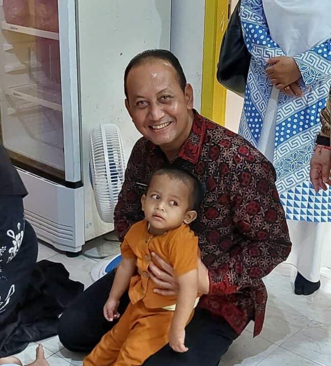 Kepala BNN Provinsi Jambi bersama Ibu Ketua DWP Melaksanakan Kegiatan Bakti Sosial ke Rumah Asuhan Izzati Jannah Kota Jambi Dalam Rangka HUT BNN ke – 21