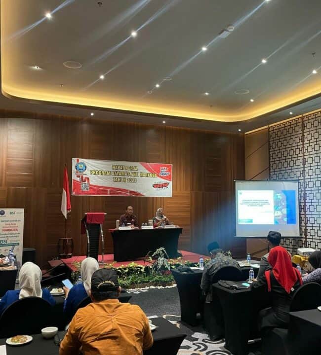 Kepala BNN Provinsi Jambi Brigjen Pol. Wisnu Handoko, S.I.K., M.M Membuka Kegiatan Rapat Kerja Program Dayamas Anti Narkoba di Lingkungan Masyarakat Tahun 2023 di Aston Hotel Jambi