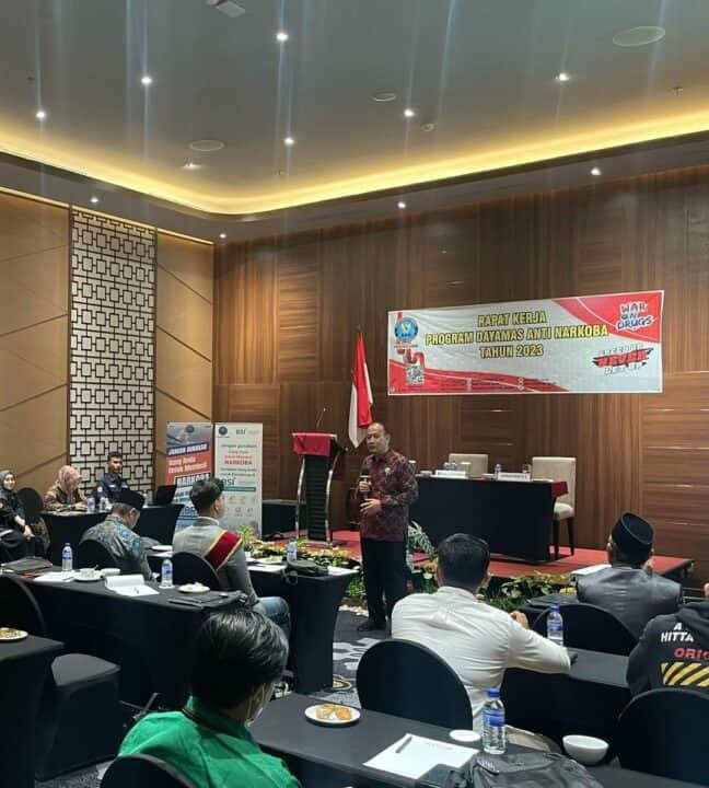 Kepala BNN Provinsi Jambi Brigjen Pol. Wisnu Handoko, S.I.K., M.M Membuka Kegiatan Rapat Kerja Program Dayamas Anti Narkoba di Lingkungan Masyarakat Tahun 2023 di Aston Hotel Jambi