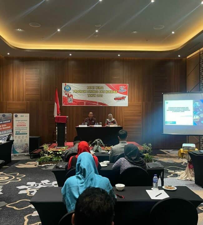 Kepala BNN Provinsi Jambi Brigjen Pol. Wisnu Handoko, S.I.K., M.M Membuka Kegiatan Rapat Kerja Program Dayamas Anti Narkoba di Lingkungan Masyarakat Tahun 2023 di Aston Hotel Jambi