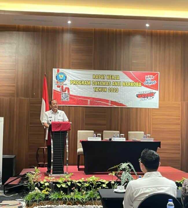 Kepala BNN Provinsi Jambi Brigjen Pol. Wisnu Handoko, S.I.K., M.M Membuka Kegiatan Rapat Kerja Program Dayamas Anti Narkoba di Dunia Usaha/Lingkungan Swasta Tahun 2023 di Aston Hotel Jambi
