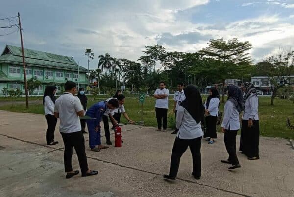 Sosialisasi Penanggulangan Bencana dan Simulasi Penggunaan Alat Pemadam Api Ringan (APAR) di Lingkungan BNN Provinsi Jambi