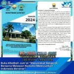 Kepala BNN Provinsi Jambi Brigjen Pol. Wisnu Handoko, S.I.K., M.M menyerahkan Buku Khotbah Jum’at Anti Narkoba kepada Gubernur Jambi Dr. H. Al Haris, S.Sos., M.H.