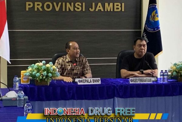 Kepala BNN Provinsi Jambi memberikan Arahan kepada Kabid Pemberantasan dan Intelijen, Para Kepala BNN Kab/Kota Jajaran dan Seluruh Anggota Pemberantasan